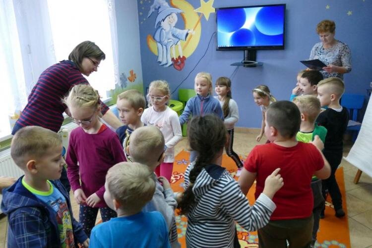 W Gminnej Bibliotece Publicznej w Grabowcu odbyły się spotkania urodzinowe Pluszowego Misia
