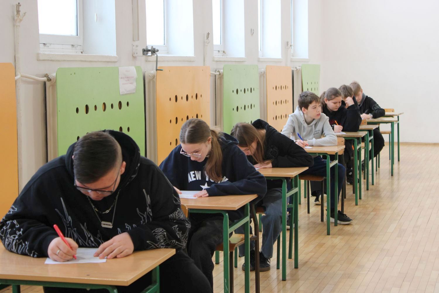 WIEDZA, KTÓRA RATUJE ŻYCIE – RELACJA Z TURNIEJU „MŁODZIEŻ ZAPOBIEGA POŻAROM”