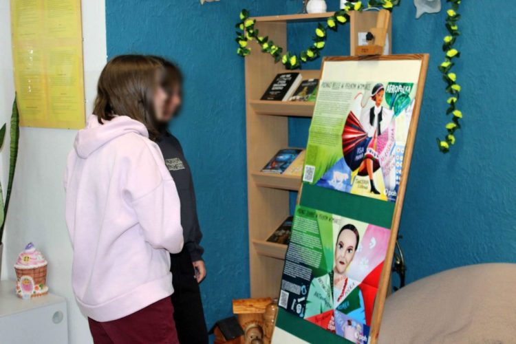 2026.04.13 - KLASA 8B PRZECIW STEREOTYPOM: WIZYTA W BIBLIOTECE