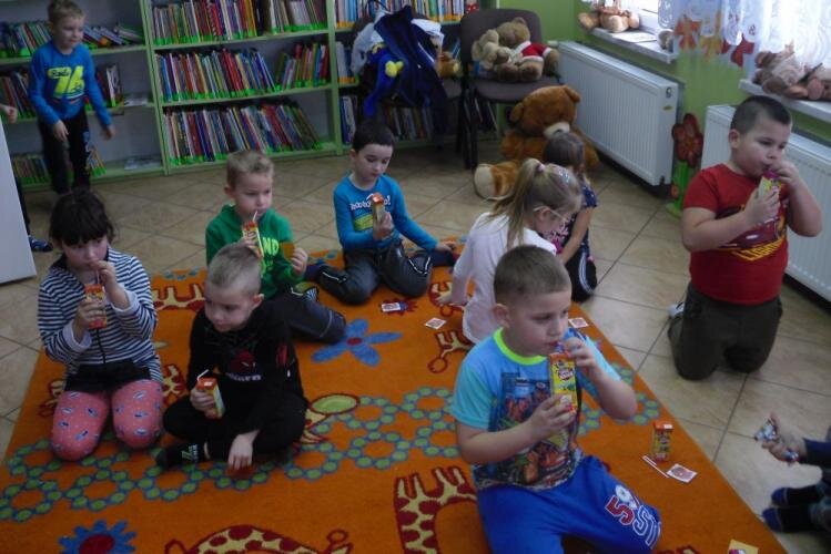 W Gminnej Bibliotece Publicznej w Grabowcu odbyły się spotkania urodzinowe Pluszowego Misia